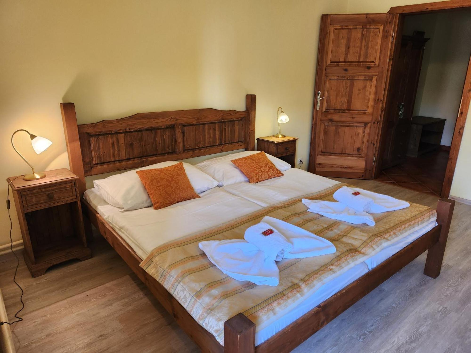 Hotel Opat Kutna Hora Ngoại thất bức ảnh